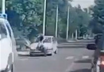 ДТП на пешеходном переходе в Алматы попало на видео