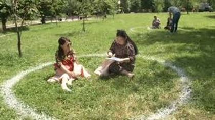 Алматинцы привыкают к специальным разметкам в парках