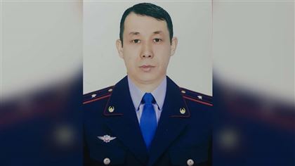 Касым-Жомарт Токаев наградил полицейского, прыгнувшего с 13-го этажа за преступником
