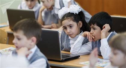 Премьер-министр РК поручил выдать полмиллиона компьютеров школьникам