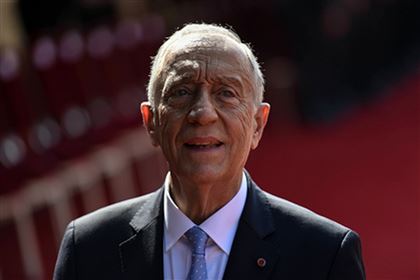 71-летний президент Португалии во время отдыха спас тонущих девушек