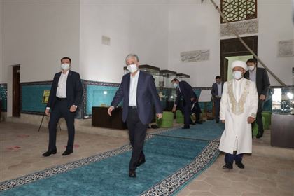 Касым-Жомарт Токаев посетил мавзолей Ходжи Ахмеда Яссауи