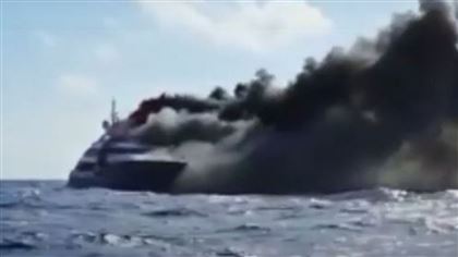В Сардании у побережья загорелась яхта с казахстанцами