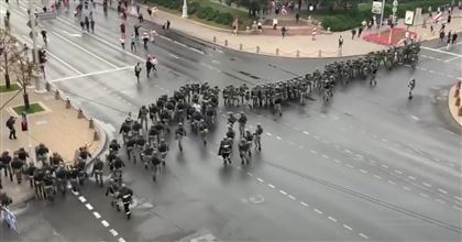 Кадры разгона демонстрантов слезоточивым газом в Минске появились в сети 