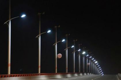 В Алматы до конца года на 1400 улицах установят фонари