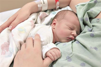 Казахстанка родила здорового малыша после лечения онкологии