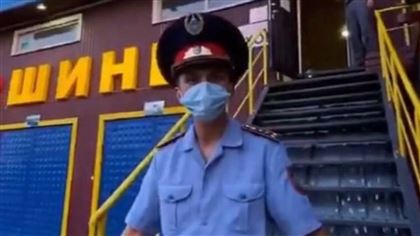Мужчину оштрафовали за незаконное ношение полицейской формы в Алматинской области