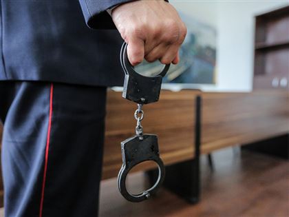Полицейский в Казахстане избежал тюрьмы за мошенничество во время режима ЧП
