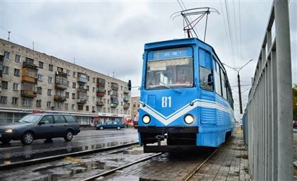В Павлодаре мужчину зажало между вагонами трамвая