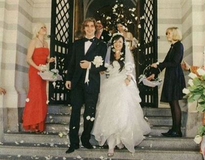 Семья Анастасии Заворотнюк показала фотографию с ее венчания