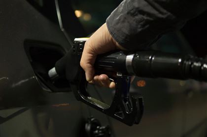 Полицейский в Нур-Султане продал талоны на бензин на сумму в 1,5 млн тенге