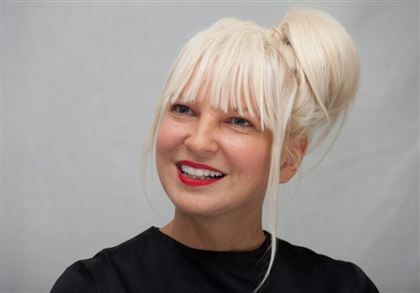 Певица Sia поддержала Джонни Деппа в его судебных разбирательствах с бывшей женой Эмбер Херд