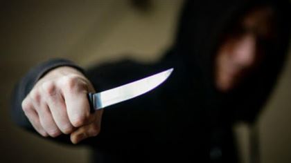 "Это настоящие острые ножи" - жительница столицы пожаловалась, как в одном из торговых центров её мама порвала пуховик из-за халатности администрации  