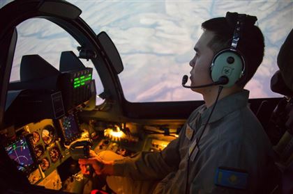 Как военные летчики в Казахстане обучаются пилотированию истребителей нового поколения
