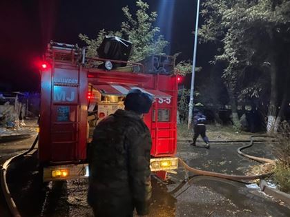 В Шымкенте из-за пожара в многоэтажном доме эвакуировали людей