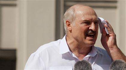 Лукашенко заявил, что соседние страны напрямую предлагают поменять власть в Минске