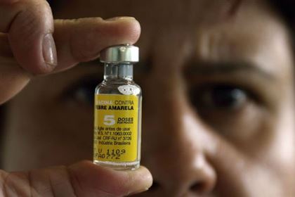 Бразильцев начали наказывать за отказ от прививок