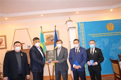 В Киеве состоялось награждение памятной медалью «Абай» 