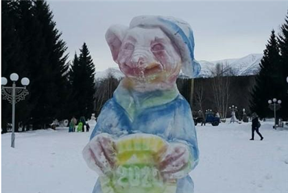 "Риддерские снегорезы - преемники Ванги" - казахстанцы вспомнили прошлогоднюю ледовую скульптуру крысы