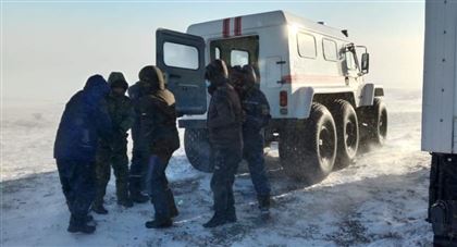 В Алматинской области из-за бурана на трассе застряли дальнобойщики