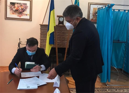 Посол Казахстана в Украине проголосовал на выборах