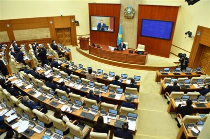 В Мажилисе началось первое пленарное заседание депутатов VII созыва