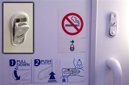 Жителю Алматы грозит большой штраф за курение электронной сигареты в самолете