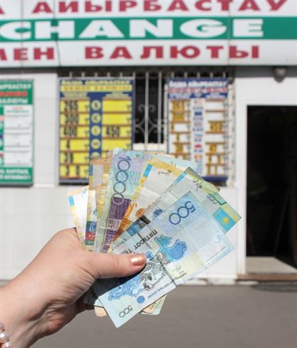 159 тенге и 24 рубля за доллар: почему валюты Казахстана и России настолько недооценены