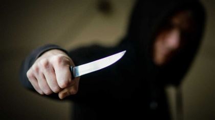 В Актау мужчина с ножом украл из магазина 85 пачек сигарет