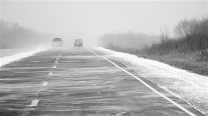 Из-за метели и ограничения видимости закрыли дороги в Акмолинской области