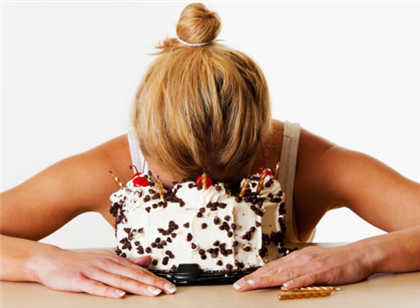 Психолог рассказала как избавиться от привычки "заедать" стресс