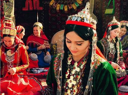 По 7 000 тенге от Президента страны получат туркменки в честь 8 марта