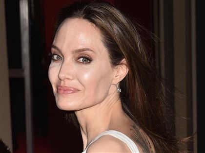 Анджелина Джоли продала картину Уинстона Черчилля за 11,5 миллиона долларов