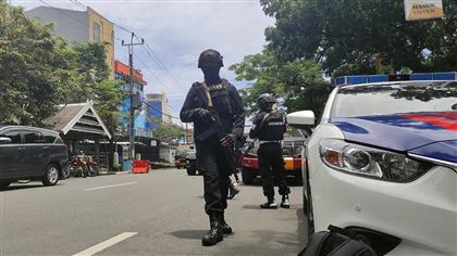 Террорист совершил взрыв возле церкви в Индонезии 