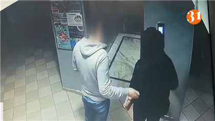 Зверское убийство в Алматы: появилось видео, где девушка заходит в лифт с предполагаемым убийцей