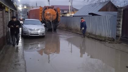 В Алматы зафиксировали несколько случаев подтопления домов