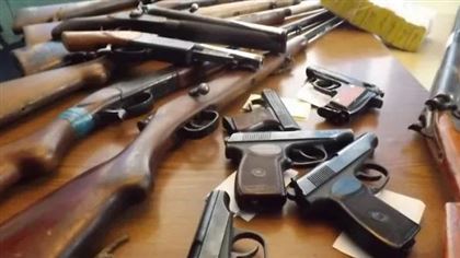 Казахстанцев просят добровольно сдать оружие в МВД
