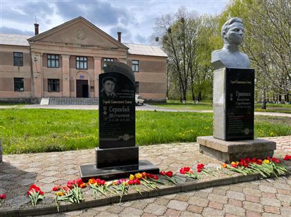 "Для меня честь почтить память казахского героя": депутат Верховной рады Украины возложил цветы на могилу казахстанского солдата 