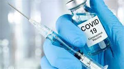 Граждане, получившие вакцину от COVID-19, должны быть готовы к повторной прививке