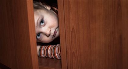 9-летняя девочка спала в шкафу, пока её разыскивали полицейские в ВКО