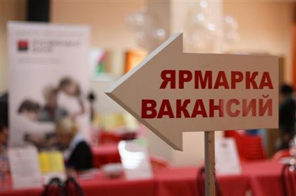 Жителей Петропавловска, уклоняющихся от долгов по алиментам, пригласили на ярмарку вакансий
