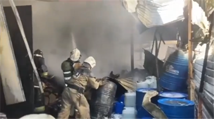 Взрыв и пожар в Шымкенте попали на видео