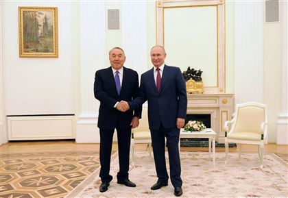 Я думаю: "не буду в очередь вставать" – Разговор Назарбаева и Путина сняли на видео