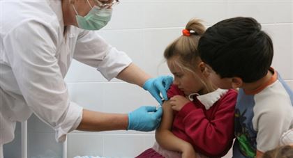 Министерство здравоохранения планирует вакцинировать вакциной Pfizer несовершеннолетних казахстанцев