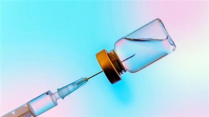 Главный инфекционист США прокомментировал прививку третьей дозы вакцины
