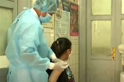 В Комбодже начали вакцинировать подростков