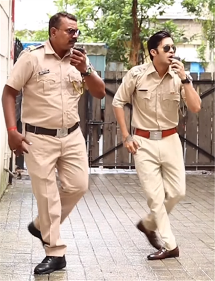 Полицейский из Индии стал звездой благодаря видео с танцами