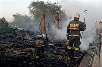 12 квартир жилого дома полностью уничтожены огнем в Атырау