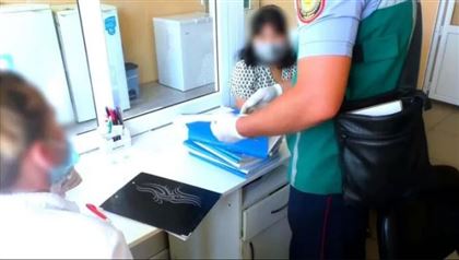 В ВКО задержали врачей за подделку паспортов вакцинации