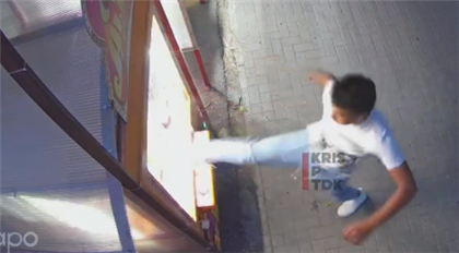 Дерзкое нападение на игровой автомат в Талдыкоргане попало на видео